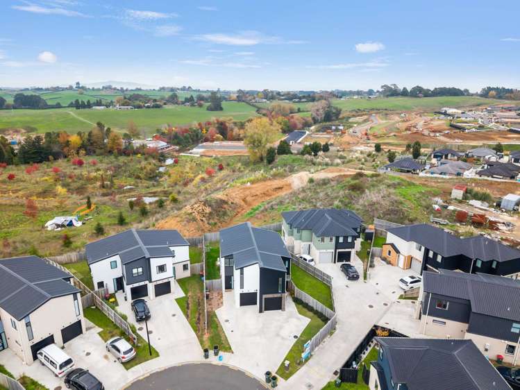 2/8 Mila Paige Close Glenview_30