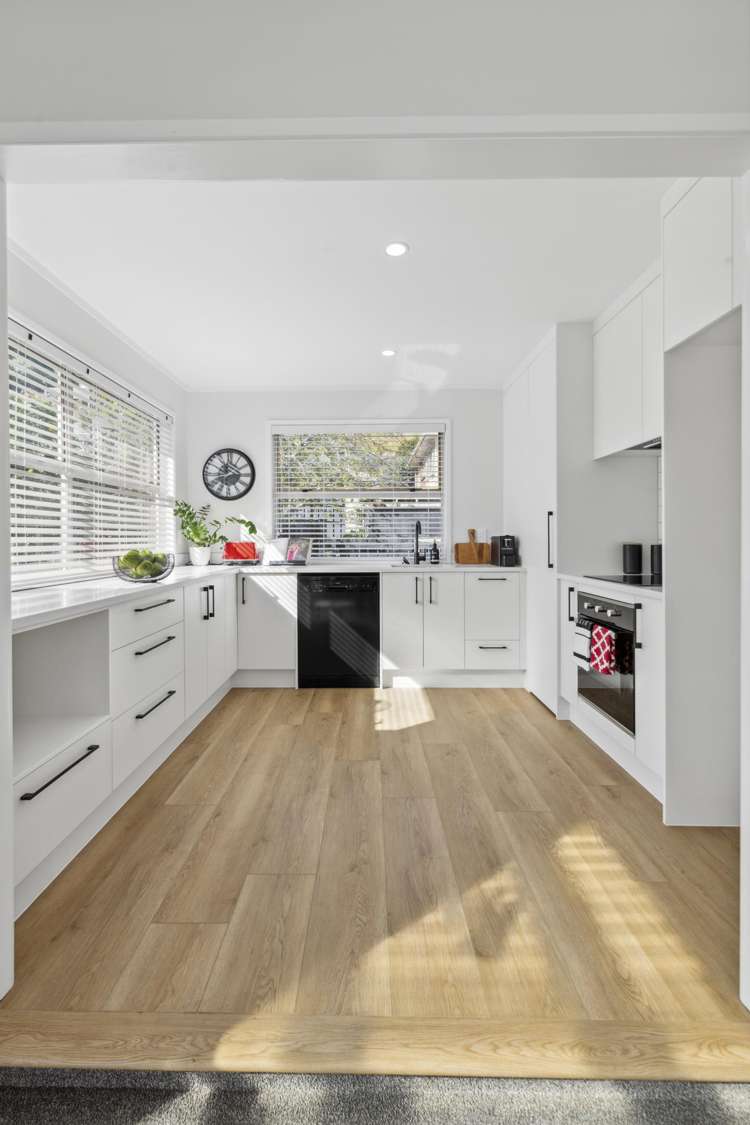 28 Ridgemount Rise Mangere Bridge_20
