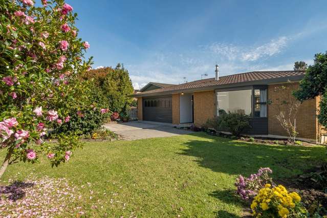 Spacious Family Home in Sought-After Matua