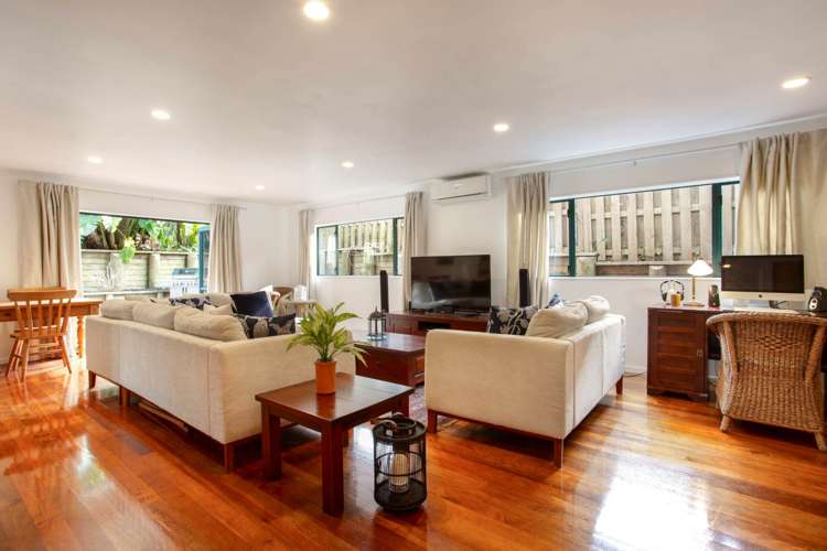 9 Highwood Grove Torbay_24