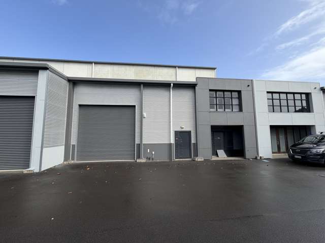 Modern industrial unit with office and showroom