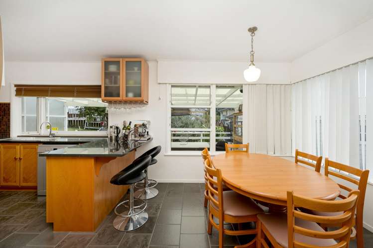 137 Tiroroa Avenue Te Atatu South_13