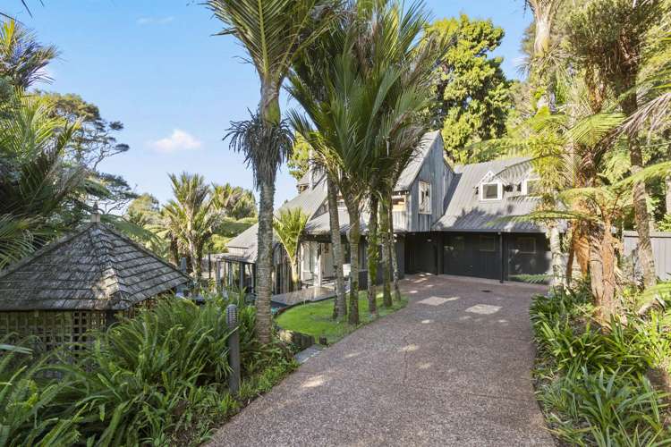 246 Scenic Drive Titirangi_16