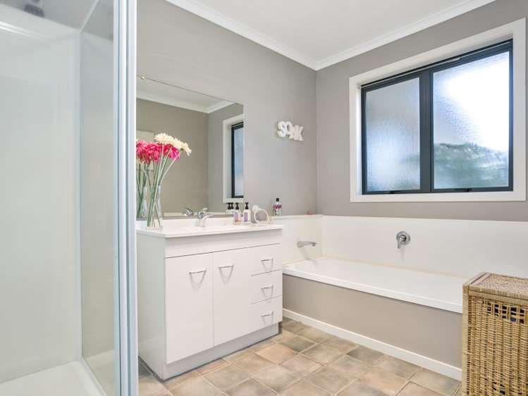 6 De La Mare Drive Leamington_15