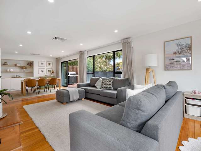 53 Woodbury Street Russley_3