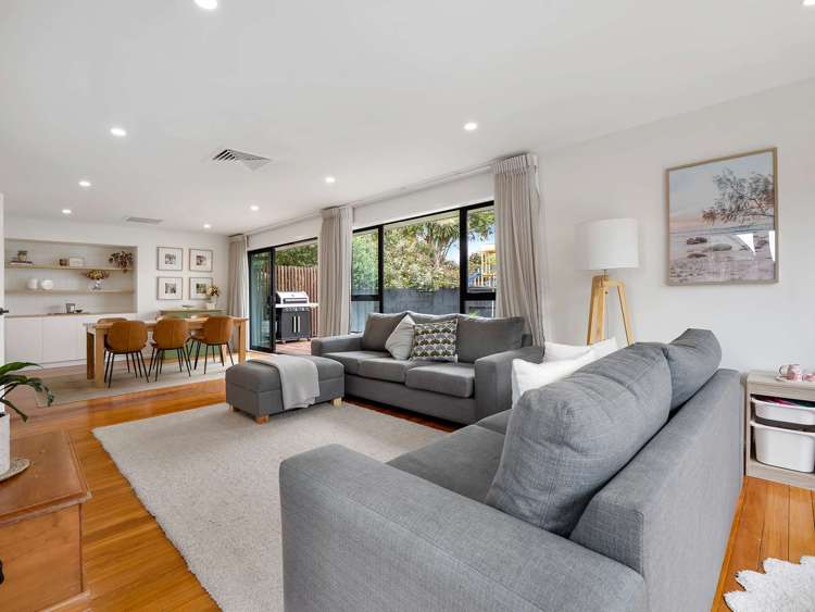 53 Woodbury Street Russley_3