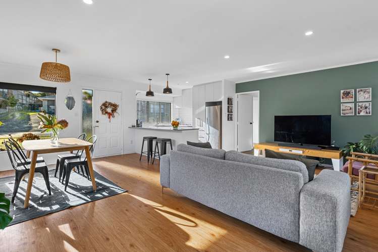 70 Heron Avenue East Matua_10