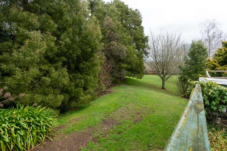 51 Resthill Crescent Glenview_32