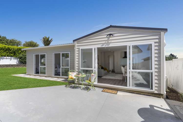 16 Paisley Street Mellons Bay_27