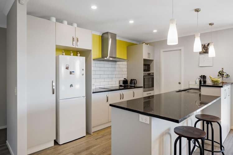 19 Ballintoy Park Drive Welcome Bay_4