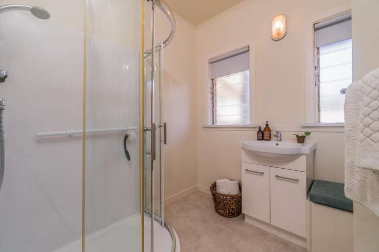 22 Boyd Avenue Mangere Bridge_8