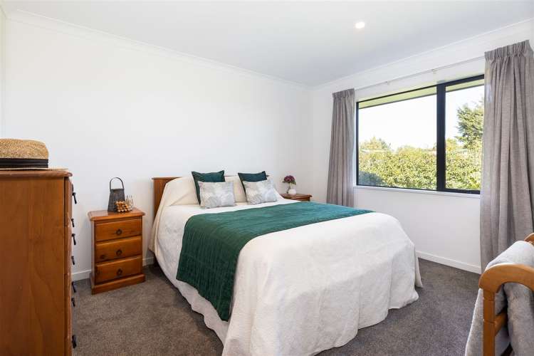 37 Birchwood Avenue Burleigh_25