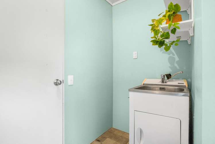 11/169 Whites Line East Waiwhetu_16