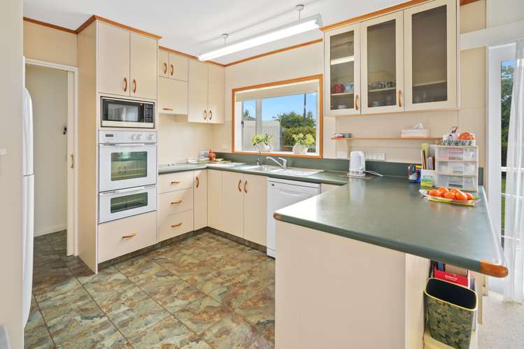 24 Neale Avenue Stoke_4