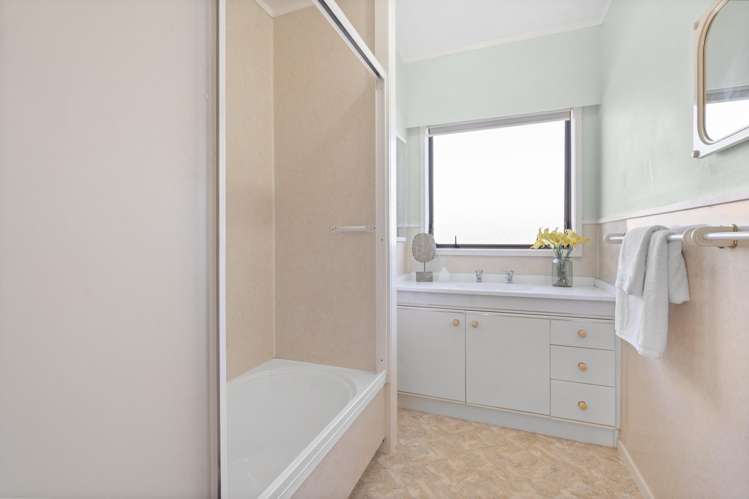 2 Empire Road Orewa_16