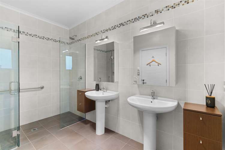 6 Royal Court Northwood_12