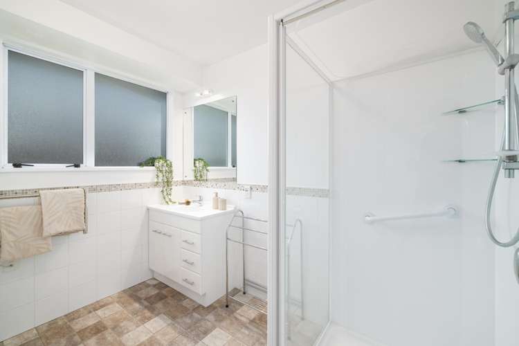 2/15 Dumfries Drive Hei Hei_8