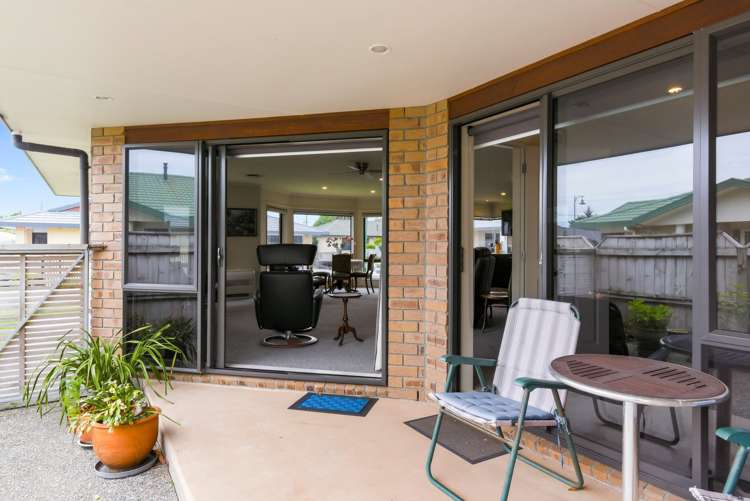 6 Campbell Grove Levin_16