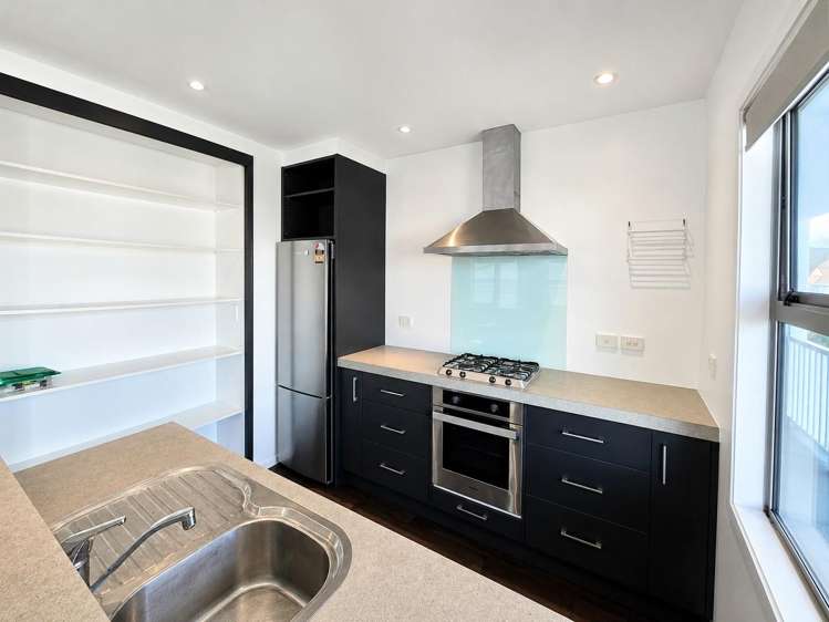  A/5 Adelaide Street Petone_6