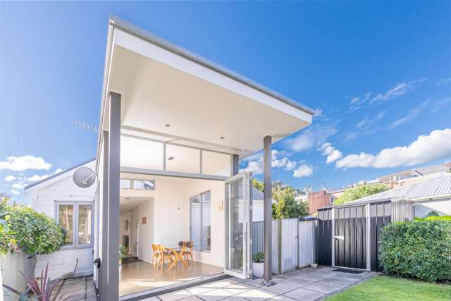 Pocket-Rocket: Magic View Maungawhau!