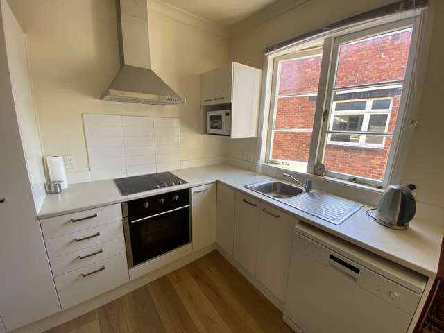 Spacious 2BR Unit in Double Grammar Zone, Epsom