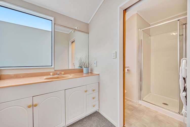 23 Gosford Drive Botany Downs_19