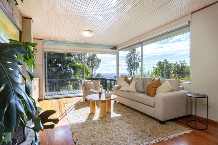 900 West Coast Road Waiatarua_12