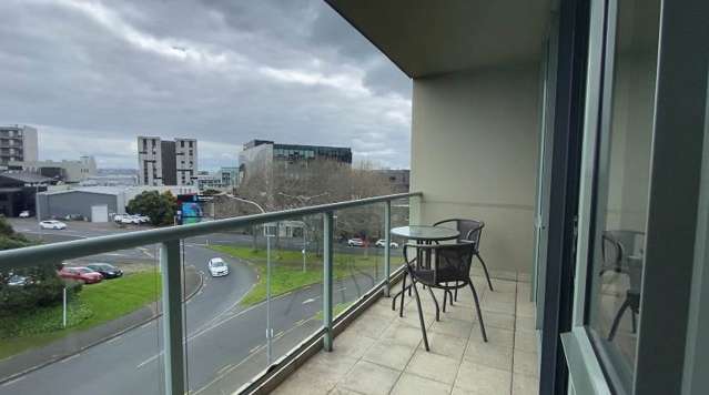 15A/88 Cook Street City Centre_3