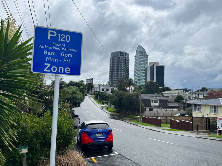 2/12 Burns Avenue Takapuna_12