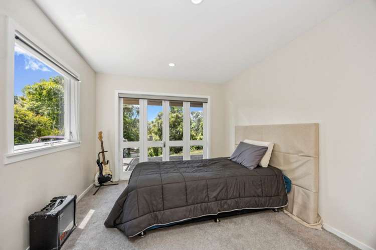 12 Raroa Terrace Waiatarua_21