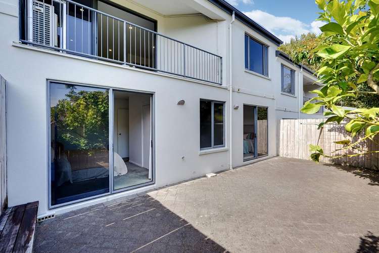 2/5a Opoia Road Hamilton East_15