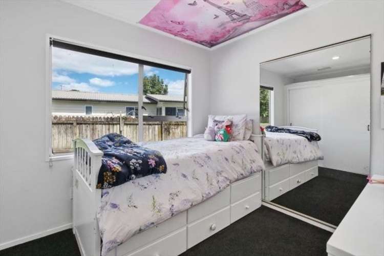 12 Conifer Place 11555_9