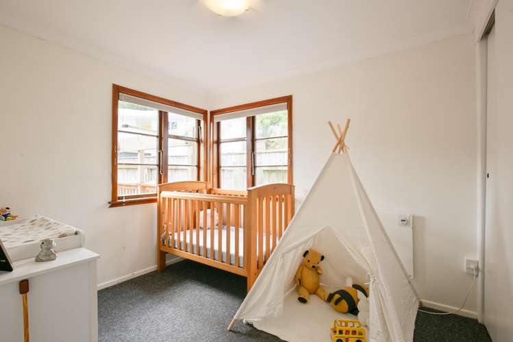 9 Kowhai Street Tawa_11