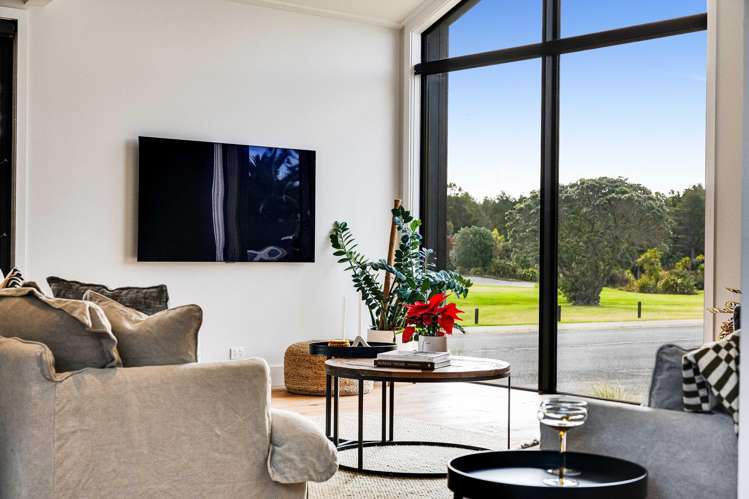 2 Pioneer Crescent Omaha_7