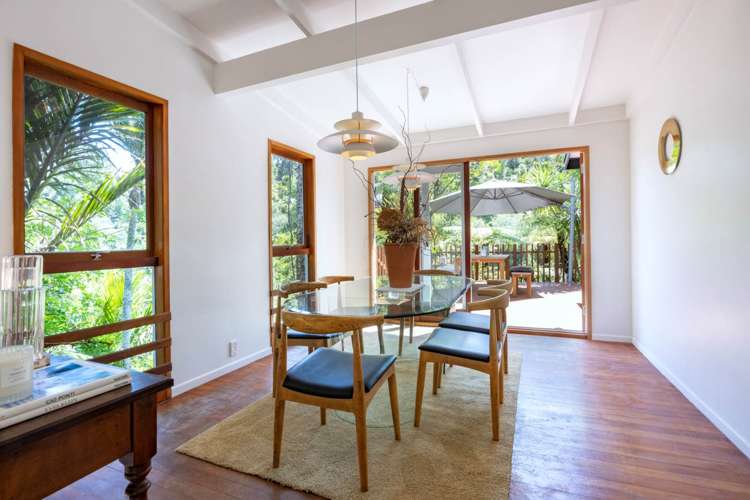 15 Valley View Road Titirangi_1