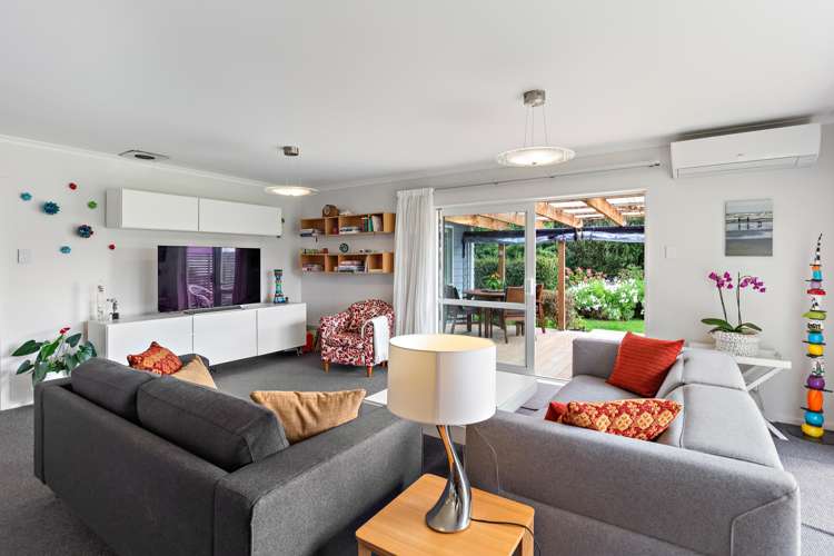 1098 Queen Street East Levin_2