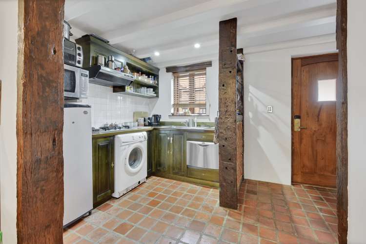 2/7 Quiet Woman Way Monaco_7