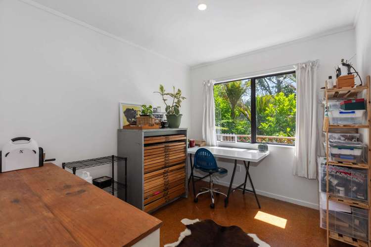 11 Valley View Road Titirangi_13