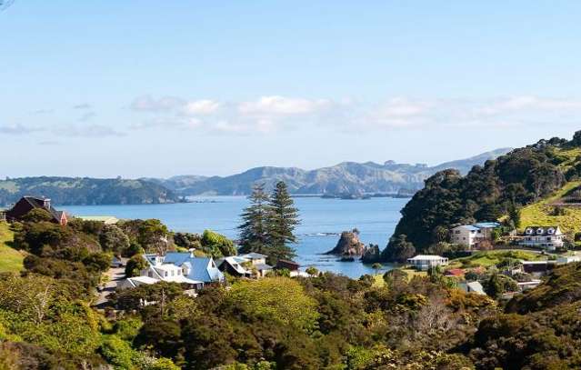 16 Tapeka Road Russell_1