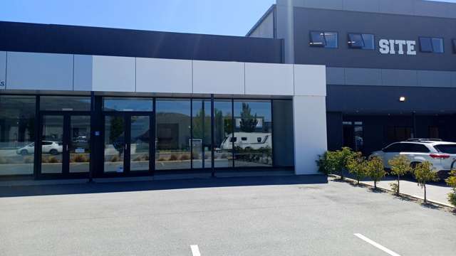 Modern Showroom and Warehouse Leasing Opportunity