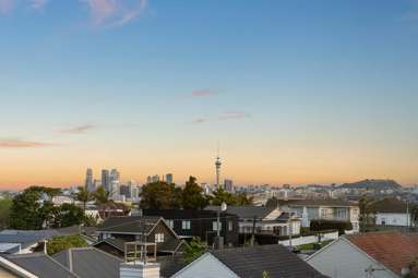 8/128 Onewa Road_4