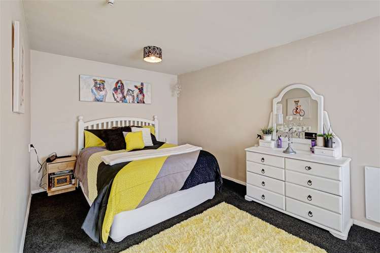 2/7 Curletts Road Sockburn_2