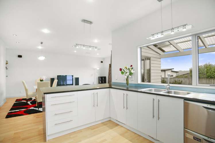 15 Paparoa Crescent Aotea_1