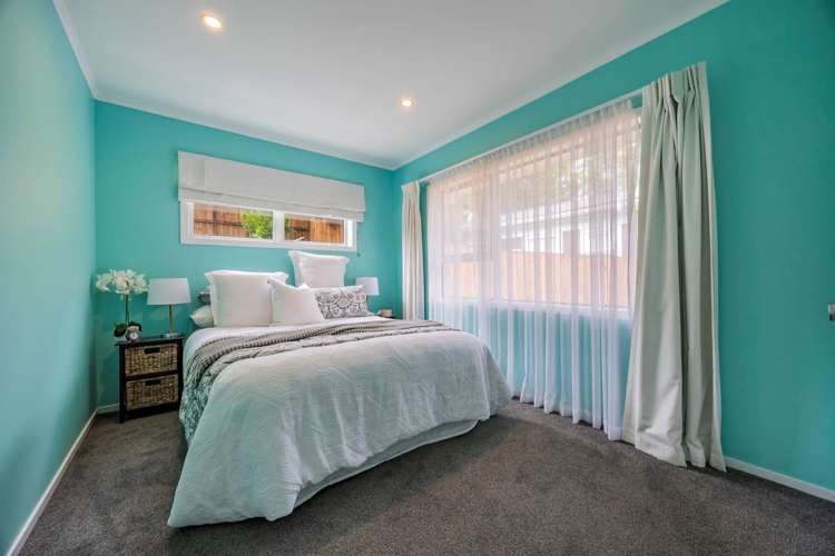 24 Shanaway Rise Hillcrest_13