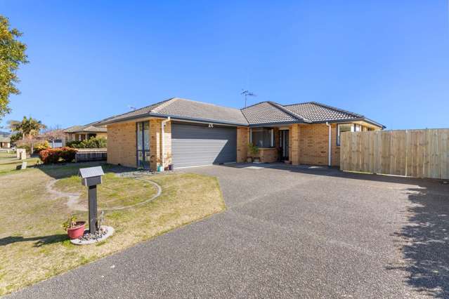 Modern Family Haven in Picturesque Papamoa!