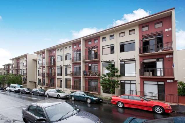 Stylish one bedroom with two carparks!