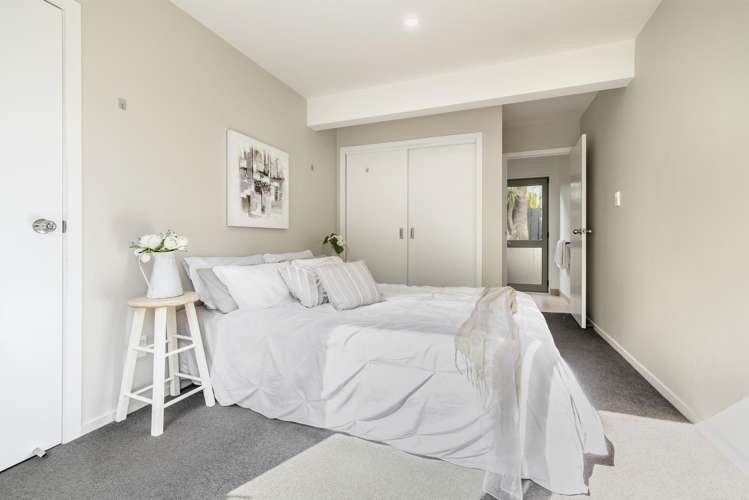 2/8 Tallington Crescent Torbay_11