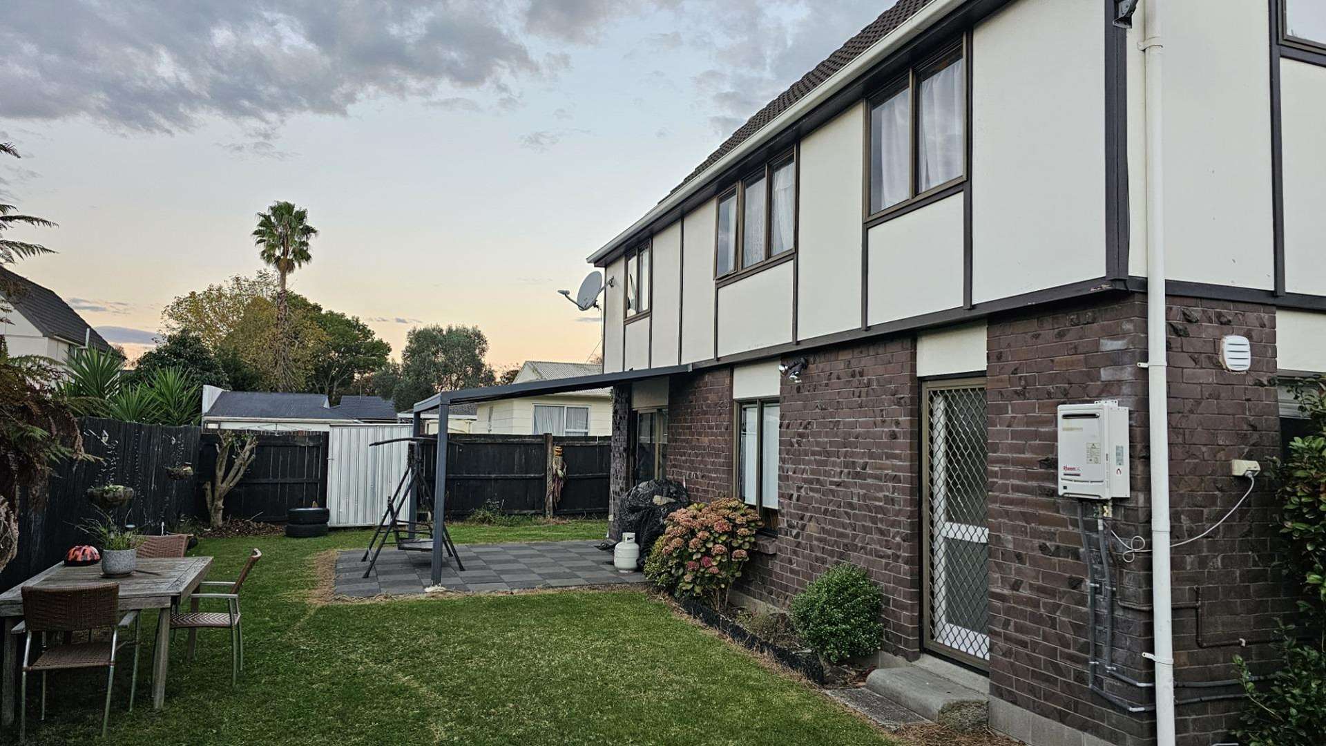 2/19 Challen Close Conifer Grove_0