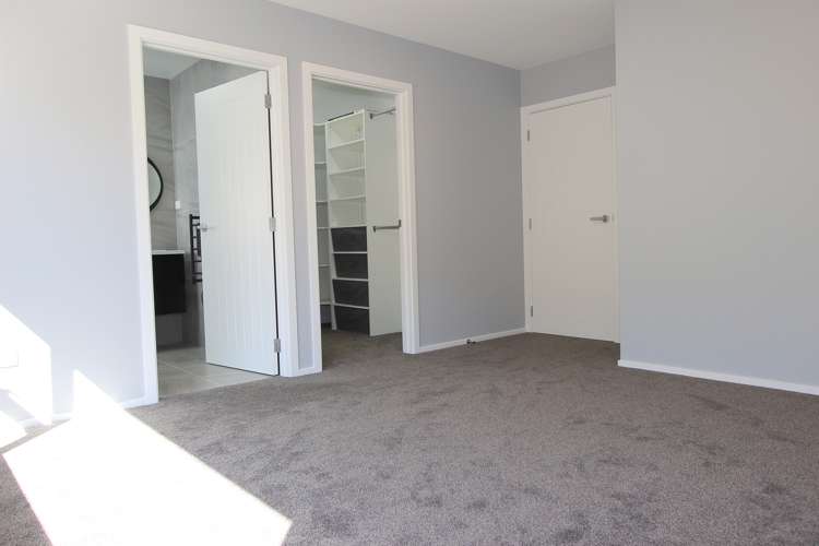 3 Hurricane Way Burleigh_11