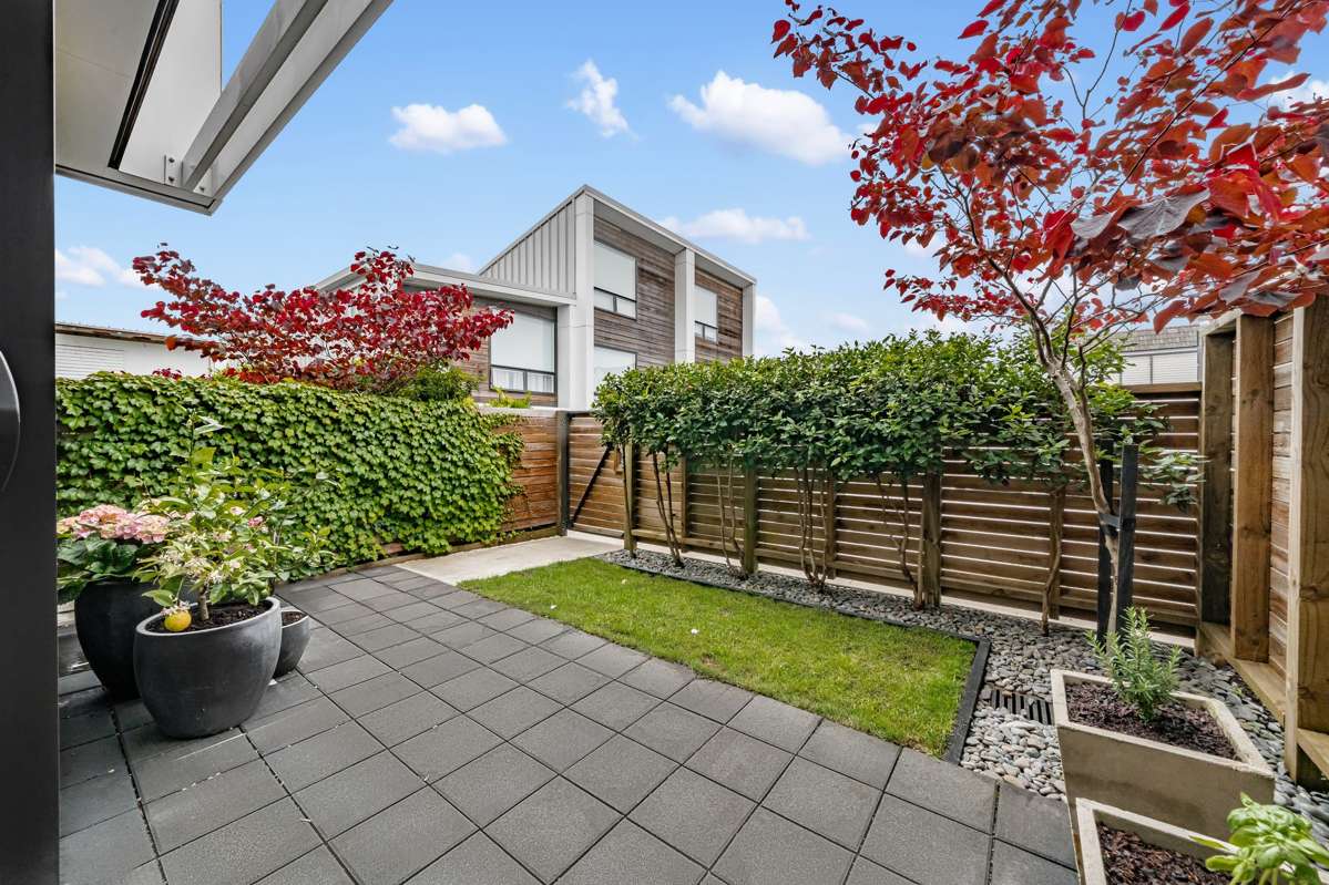 7/4 Glen Atkinson Street_2